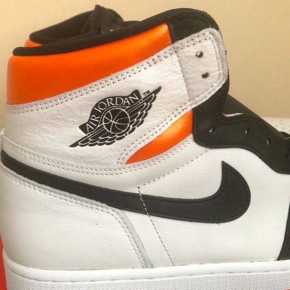 NIKE AIR JORDAN 1 RETRO HIGH OG SNEAKERS - Picture 5 of 12